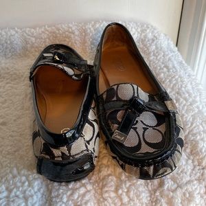 COACH SIGNATURE FLATS